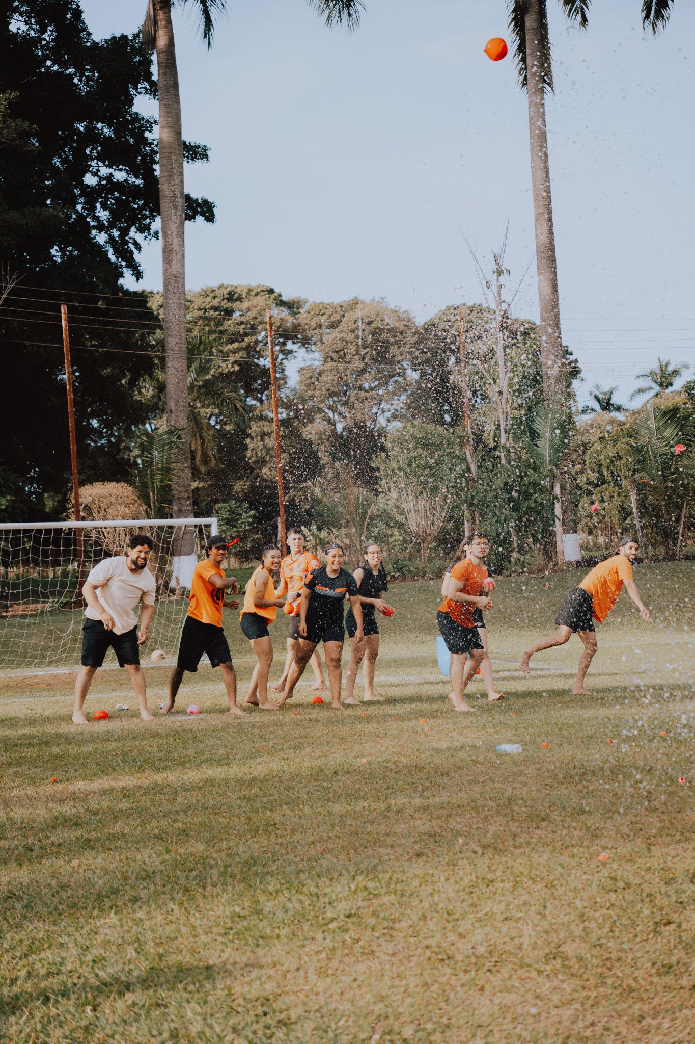 Equipe laranja na gincana